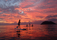 17:50 Paddle out from our base and see the sunset.